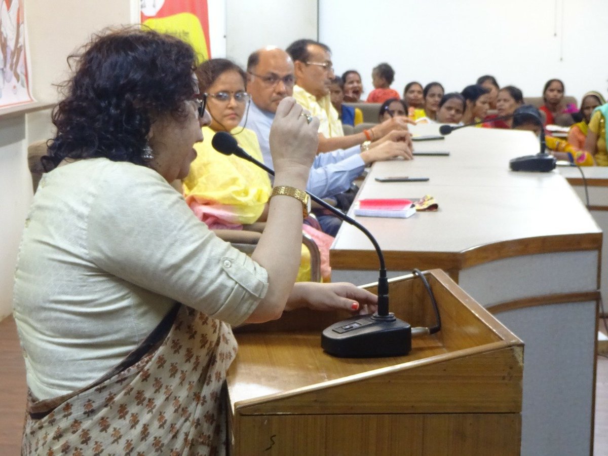 Richachandra16's tweet photo. #DecentWorkForDomesticWorkers
Decent working conditions are every worker's right. On the occasion of international domestic workers day hundreds of workers gathered in Lko and demanded separate legislation for domestic workers in UP @VigyanF @IamSandeepKhare @ilo @ActionAidIndia https://t.co/jozJP9n1nF
