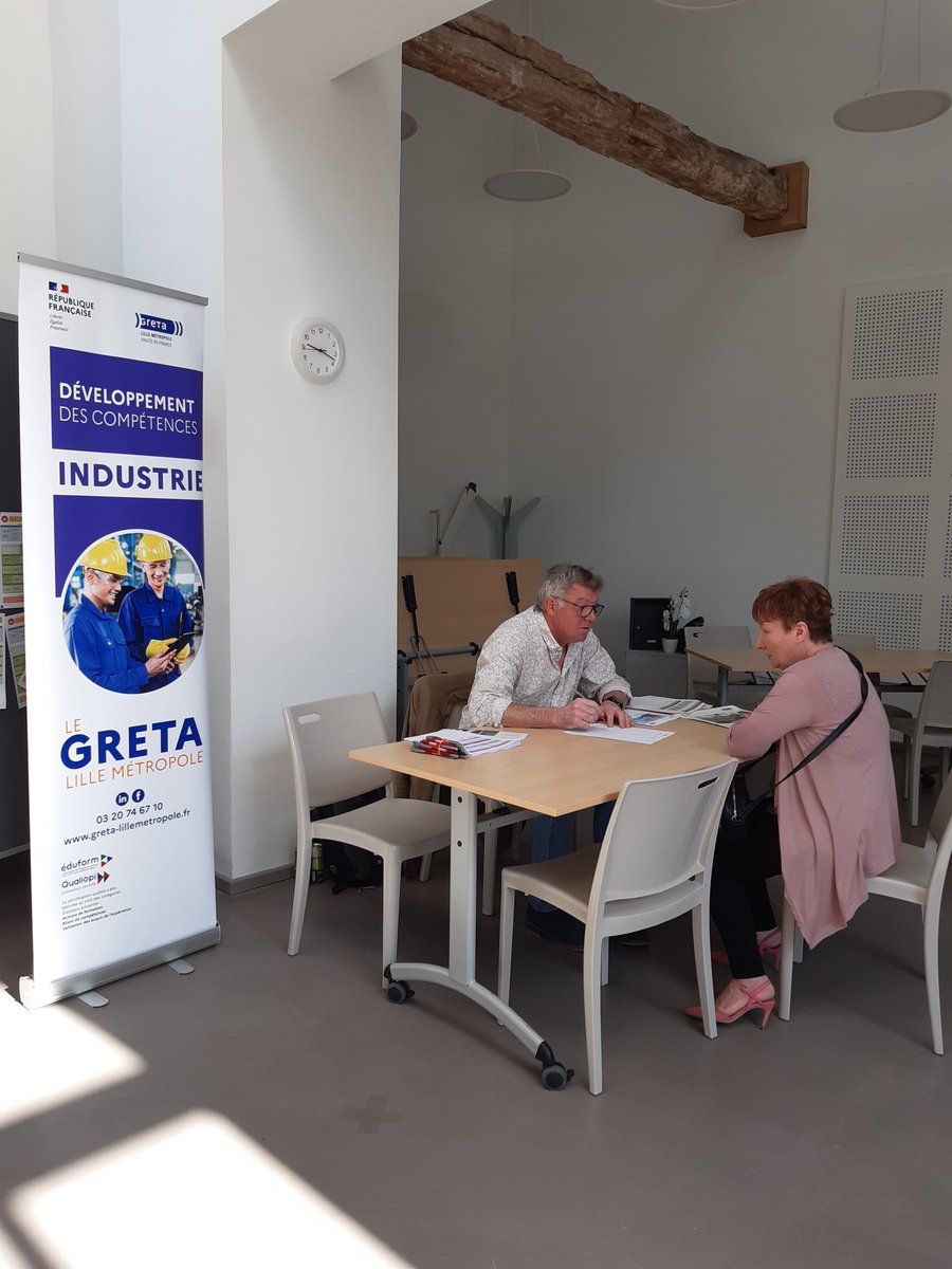 #AvecPôleEmploi #Lille J+4 au ❤ des quartiers lillois dans le domaine de l'Industrie. Les Entreprises d'insertions, les agences intérimaires et les organismes de formations présents pour nos demandeurs d'emploi. 👍👍👍.
<a href="/thorel_karine/">Karine Thorel</a>
<a href="/HennacheCaro/">Caroline Hennache</a> <a href="/SeverineDelong/">Delong Severine</a> <a href="/MSavary_PE/">Murielle Savary</a>