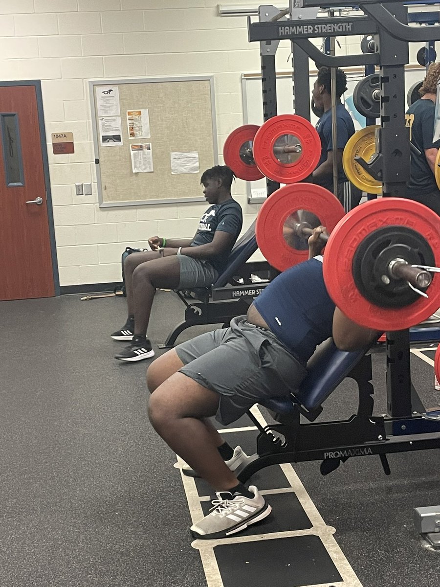 Coach_Herbst's tweet photo. Full weight Room to Finish the Week!
Day 8
⚽️🎾🏀🏐🏈⚾️🥎🤼♀️🏊♂️🤽♀️
#CampsatRanch22
#SpreadtheBlue
#AEF https://t.co/2E11vUWtxi