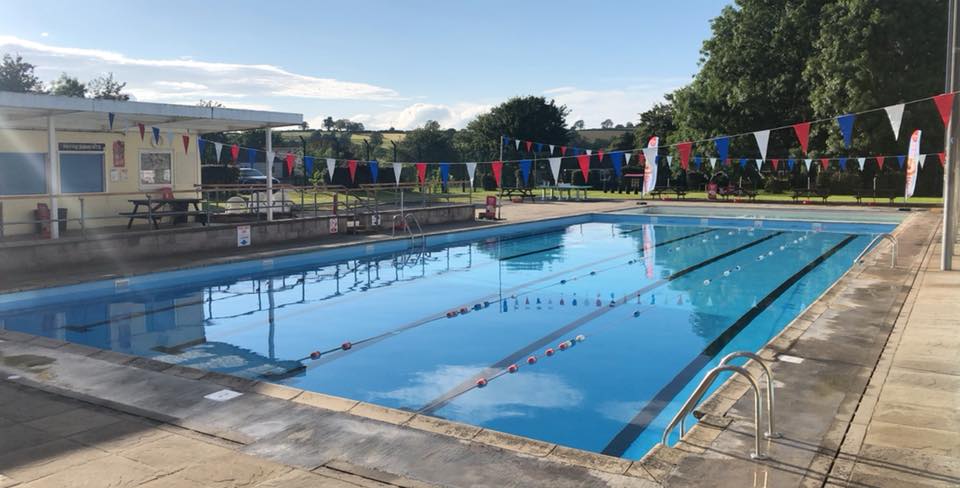 Grab your swim suit, come down &amp; enjoy this glorious sunshine &amp; hot weather with us over the weekend ☀️ 

Spaces are still available in our lane &amp; family sessions however they’re filling up quick so be sure to book!

App: ow.ly/Mlc250JyYtx
Website: ow.ly/GgfL50JyYty