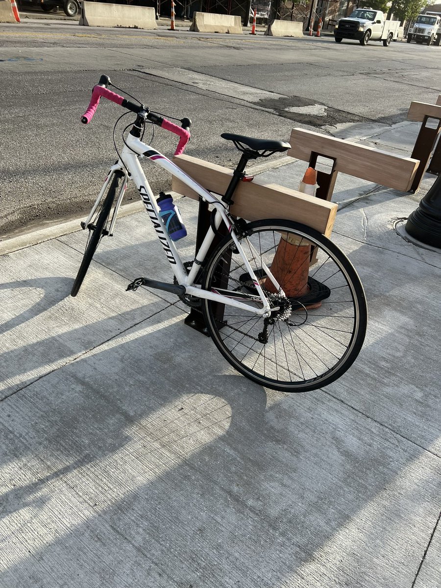 amtillie's tweet image. Went to @EddaCoffee this morning and I rate it A+. Love all the light in the space &amp;amp; the lattes are excellent ☕️☀️

I was also skeptical of the bike racks outside of @IntroCLE, but I can confirm they are U-Lock accommodating.