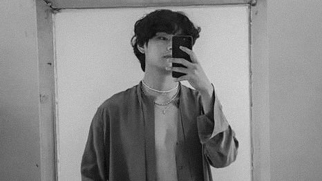 tehyungiee's tweet photo. 🎬 https://t.co/G0GuhyqgGY