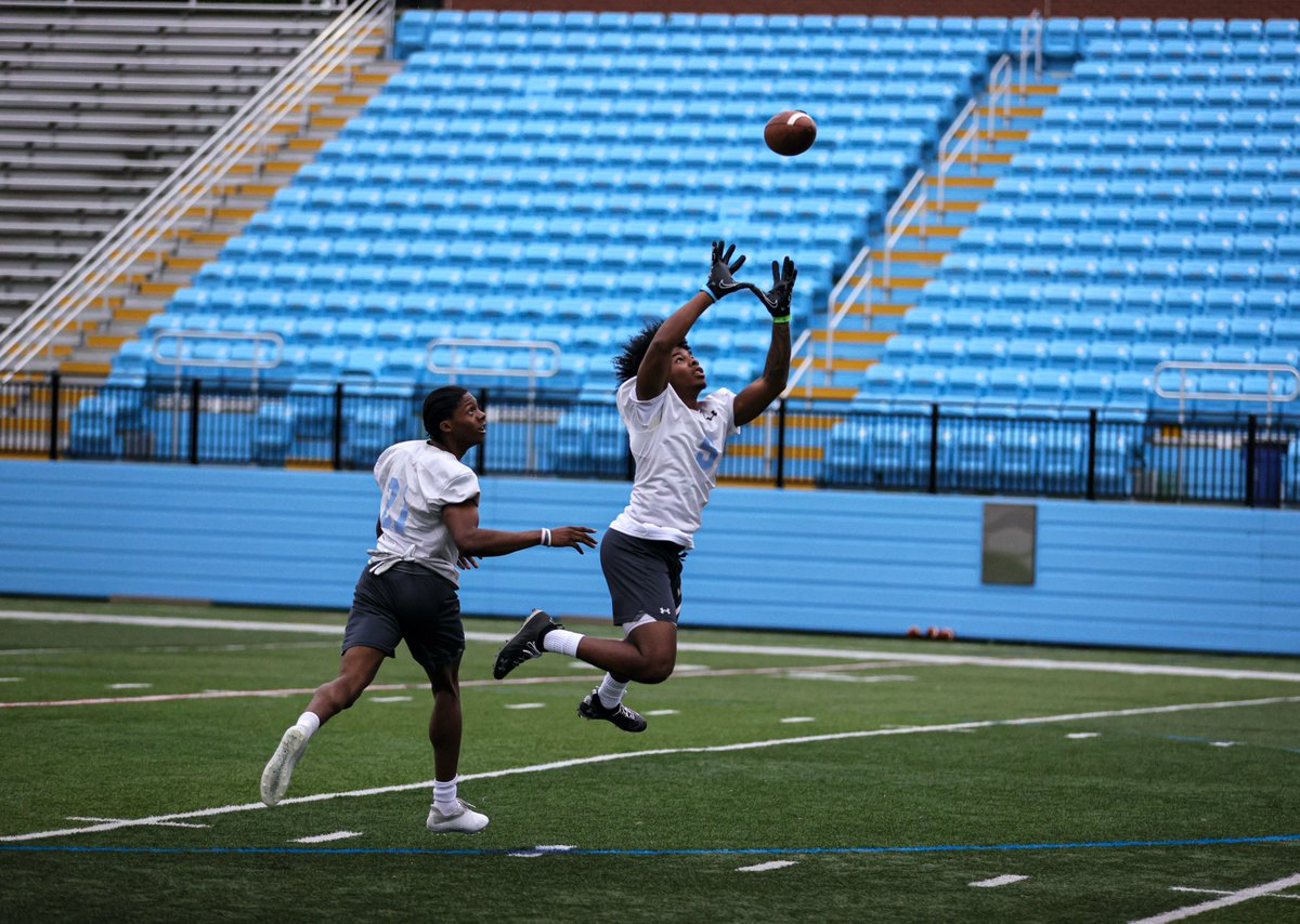 LIUSharksFB's tweet photo. ☔️🏈

Dodging some raindrops during our Thursday skills and drills. https://t.co/zrAhHgG99D