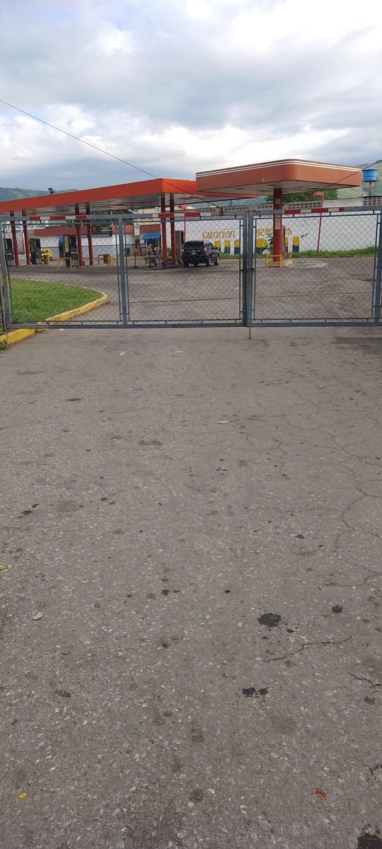 RamonGar9383's tweet photo. @NicolasMaduro No han activado la estación de servicio maveca https://t.co/u79oUjluVC