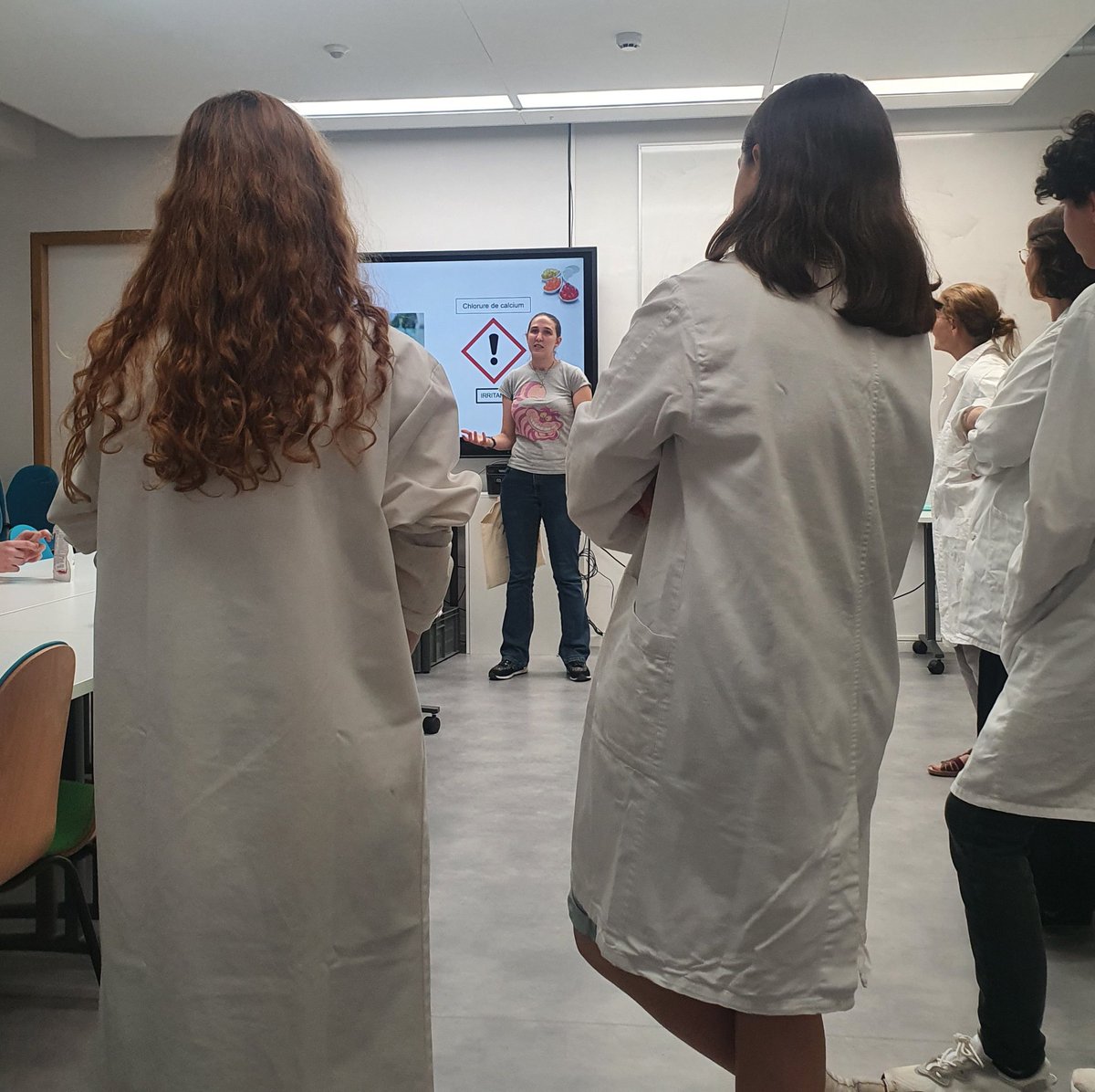 AngeAnsour's tweet photo. Deuxième partie du Congrès Jeunes Chercheurs 
Ateliers @savantures #Biotechs avec les élèves de Terminale de @VJarrousse https://t.co/Q0iZ4Xvacq