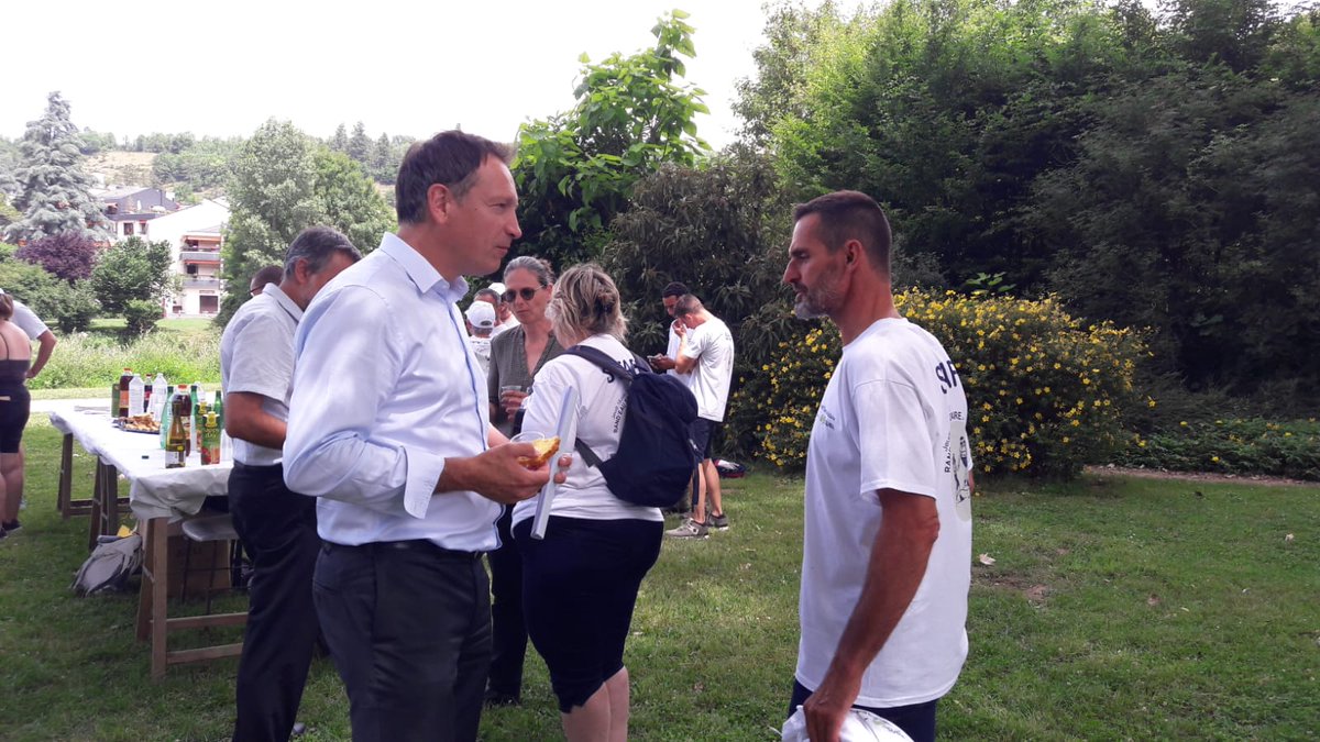 ARRUFATCcile's tweet photo. Après l'effort le réconfort, un repas en bordure du Lot à Espalion en présence des collaborateurs @suez de l'agence locale, de notre Directeur Régional, Antoine Brechignac, Gildas Paumier - Directeur de l'agence ONE et de Bruno Lecomte, organisateur de la Rand'Eau. https://t.co/e8Hib8vSCP