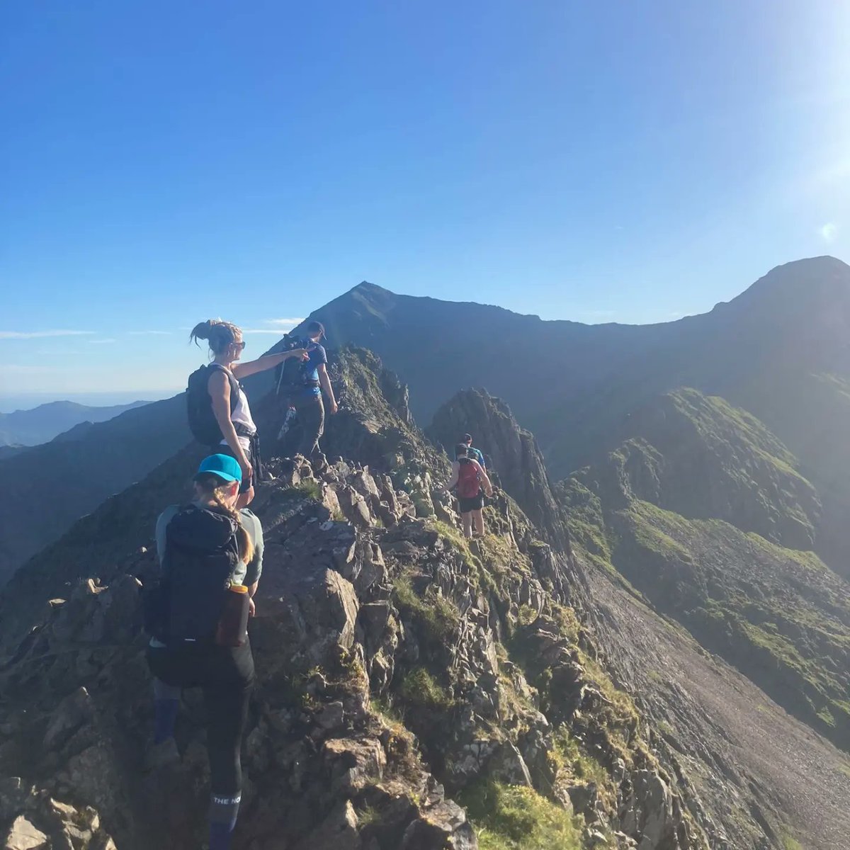 MissOutdoorEd's tweet photo. Light evenings are for adventures. #cribgoch #snowdon #sunset #getoutside https://t.co/qqMheVEQPO