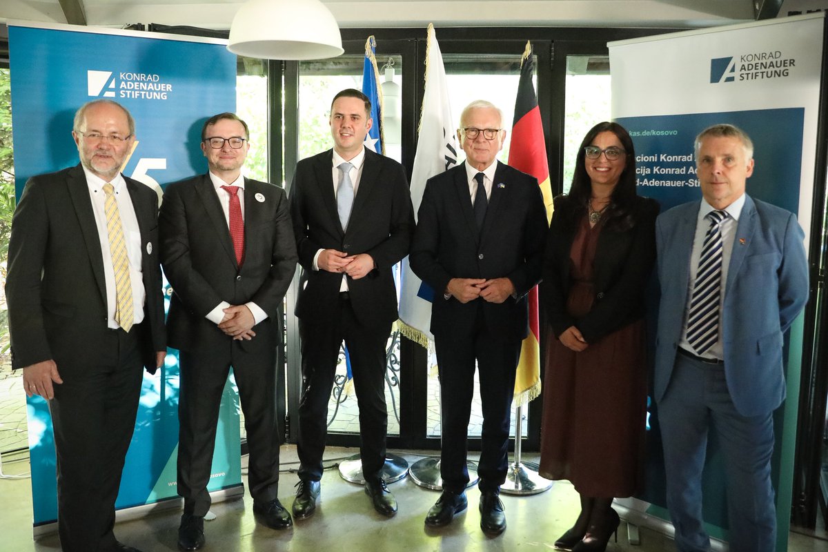 🇩🇪/🇽🇰 Happy 15th anniversary KAS Kosovo! Looking forward to see the foundation strengthening the cooperation and engaging through democratic assistance and support for sister parties and institutions in 🇽🇰 in the future.