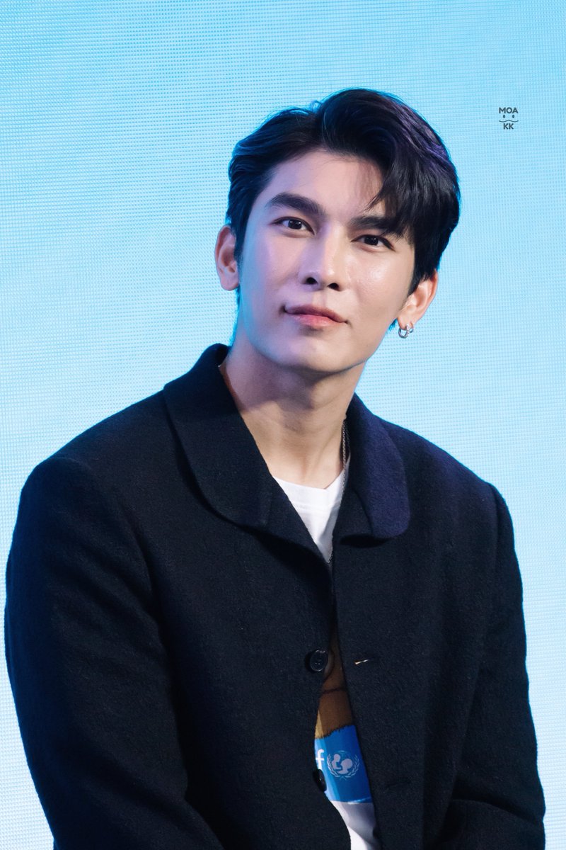MOA_KK's tweet photo. หล่อเกินไปค่ะ🥹🤍

BLUE CARPET SHOW X MEW

#BlueCarpetShow
#MewSuppasit  
#มิวศุภศิษฏ์   
@Msuppasit https://t.co/1PIJS1BpfG