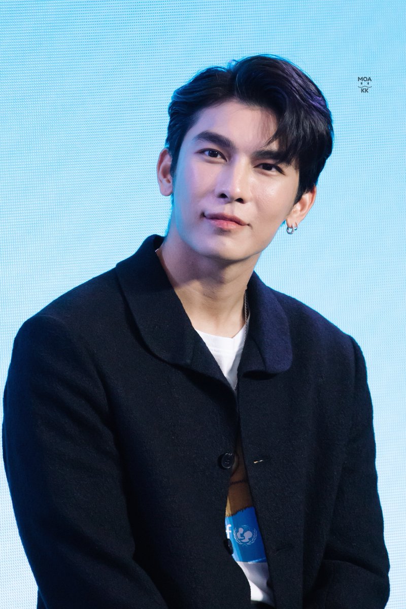 MOA_KK's tweet photo. หล่อเกินไปค่ะ🥹🤍

BLUE CARPET SHOW X MEW

#BlueCarpetShow
#MewSuppasit  
#มิวศุภศิษฏ์   
@Msuppasit https://t.co/1PIJS1BpfG