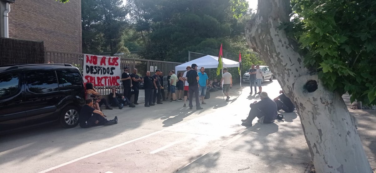 cgtanoia's tweet photo. Seguim amb les mobilitzacions a #Funosa. aquest matí a la part d'enrradere  #cgtcatalunya #fesim.  Stop !! Acomiadaments Traumàtics!! . Cap agressió sense resposta. https://t.co/3HquHvK1ZU