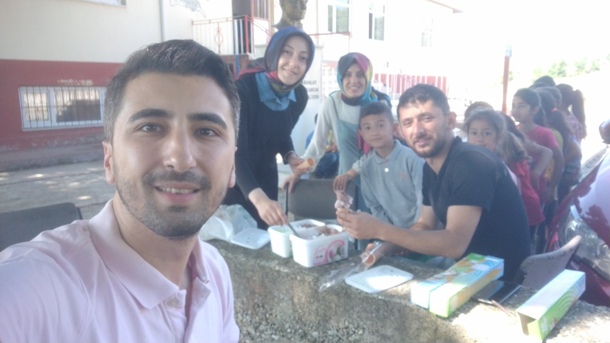 Sene sonu dondurmalarımız Ayşegül öğretmenimizden 😊