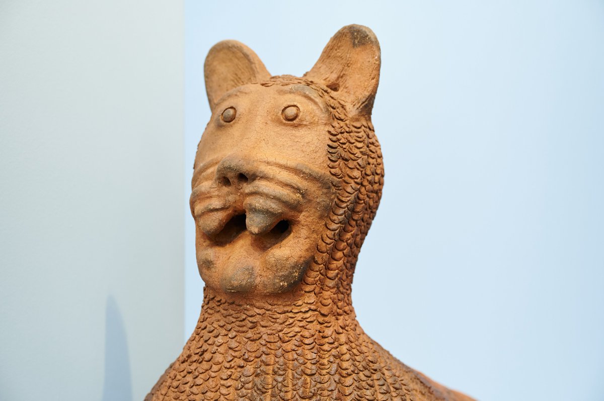 [ H i g h l i g h t 2 0 2 2 ]
This year winner of the SOLO Prize was the amazing artist Senyi Awa Camara (b. 1939), who was showing with Baronian (Brussels, Knokke). 

#artbrussels #artbrussels2022 #highlight #artfair #contemporaryart #winner #soloprize #senyiawacamara #baronian