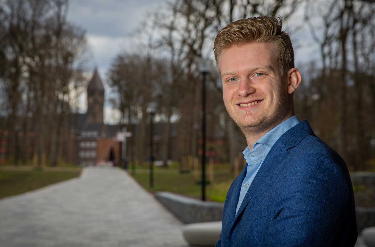 Radboud Faculteit der Managementwetenschappen (@radboudfdm) on Twitter photo Student Economie en Bedrijfseconomie <a href="/koen_smeets_/">Koen Smeets (史凯恩)</a> is de eerste student van de Radboud Universiteit die direct is toegelaten tot het prestigieuze <a href="/PKUYCA/">Yenching Academy</a>.
bit.ly/3HrwqxL Student Economie en Bedrijfseconomie <a href="/koen_smeets_/">Koen Smeets (史凯恩)</a> is de eerste student van de Radboud Universiteit die direct is toegelaten tot het prestigieuze <a href="/PKUYCA/">Yenching Academy</a>.
bit.ly/3HrwqxL