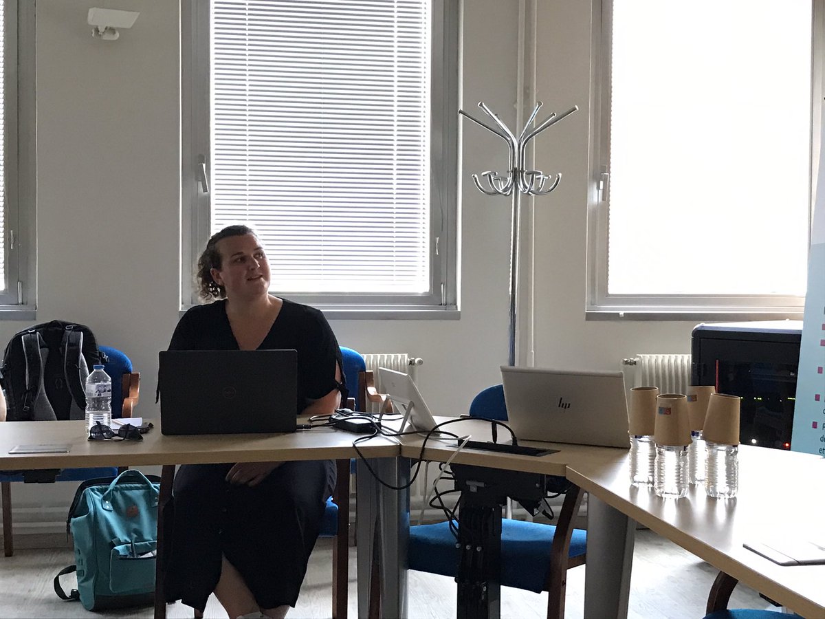 affumt_fr's tweet photo. Et c’est parti pour les #doctoriales #affumt !
Nous entendons tout d’abord Magali Vidrequin (@libali22) sur l’utilisation de la #traduction #automatique dans le domaine médical https://t.co/fmCMhERtCY