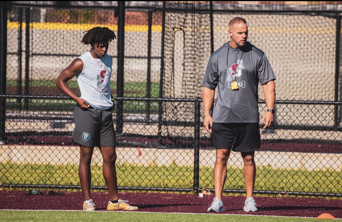 ⬇️ Registration for tomorrow ⬇️

QB, WR, RB, TE - 8-8:45AM
OL, DL, LB, DB - 8:45-9:50AM 

You MUST register with your position group.
NO PARENTS will be allowed into facilities until registration is complete. Thank You…

#BestOfNewEngland