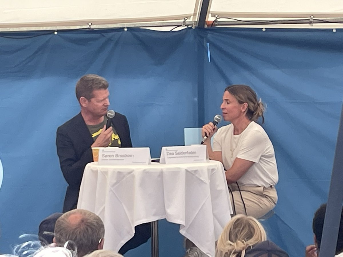 Under #fmdk har @SSTbrostrom en række spændende personer i “Den varme stol”. Alle varme stole bliver delt som podcast på <a href="/SSTSundhed/">Sundhedsstyrelsen</a> s podcastkanal. Den første, med <a href="/DSeidenfaden/">Dea Seidenfaden</a> er på vej …