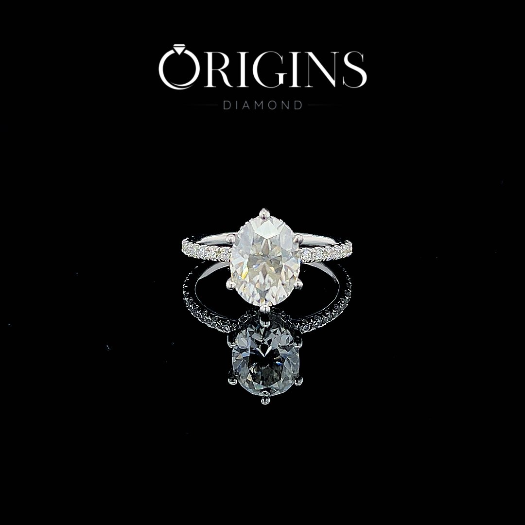 OriginsDiamond1's tweet photo. Oval diamonds have an elegant appearance that encircles you in its intriguing and graceful appearance. This diamond shape is ideal for the woman who appreciates being ingenious.
#haloring #engagementring #solitairering #OvalShapeRing #diamondring #ringstyle #giftforher https://t.co/uvySA0EeDs