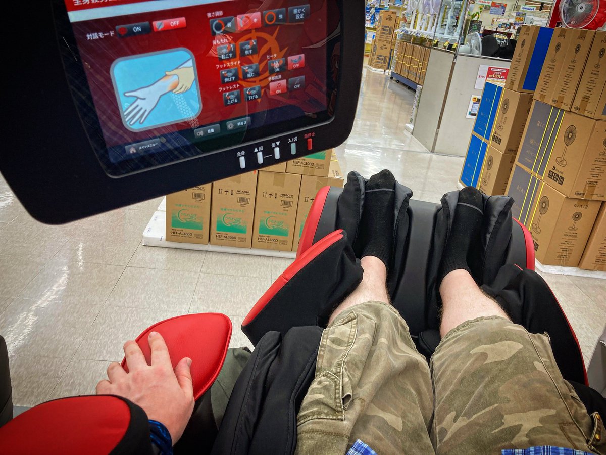 If you see me in a massage chair in an electronics store after a day of cycling and work, you mind ya business. #massagechair #massagechairs #electronicsstore #electronicsshop #electronicsstores #tired #cycling #danieljamesmurray #danieljmurray #mindyourbusiness #mindyabusiness