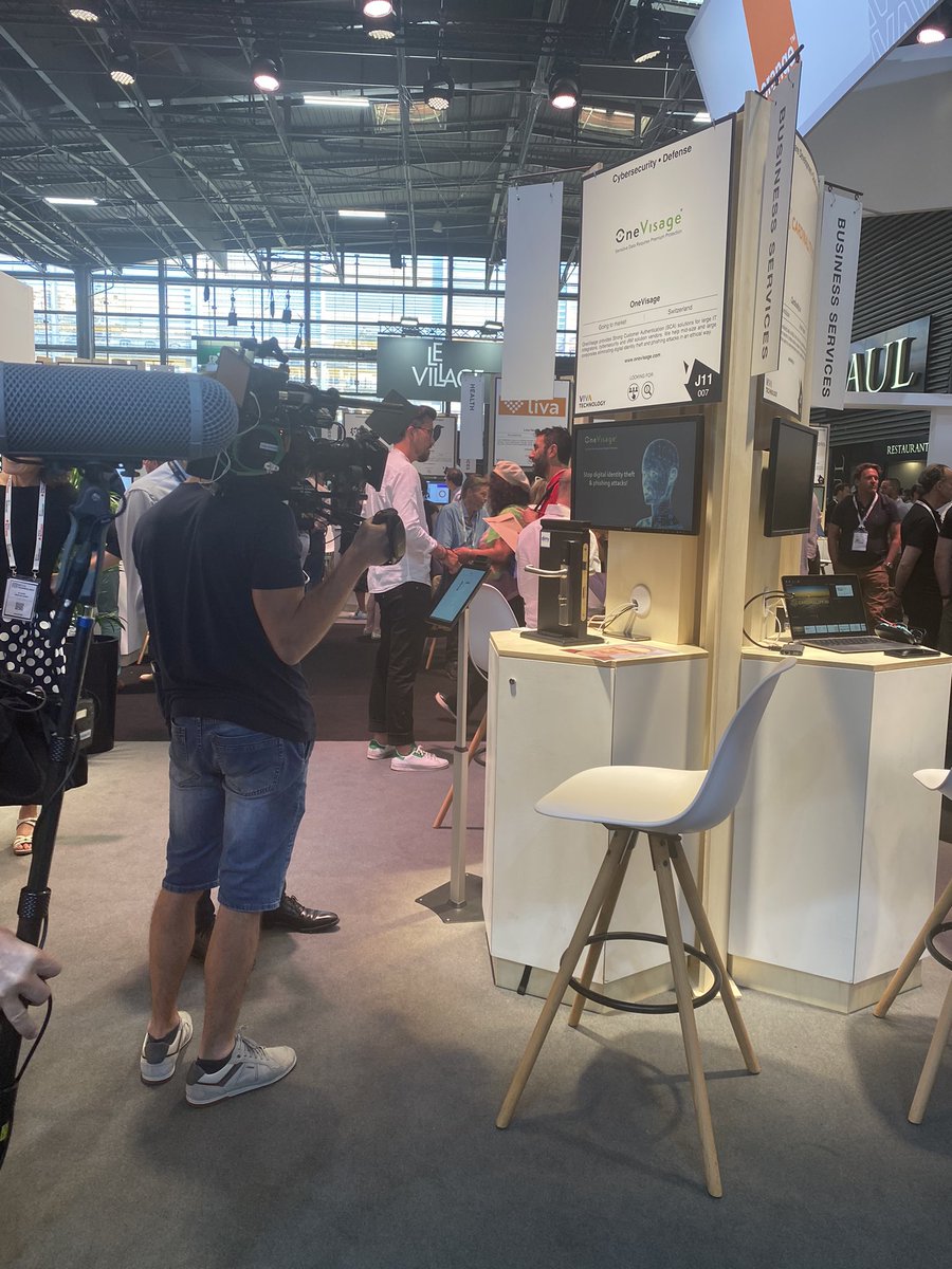 orangebusiness's tweet photo. Silence ça tourne 🤫 avec @OneVisageSa 
#Vivatech https://t.co/uSKpH4UkA2