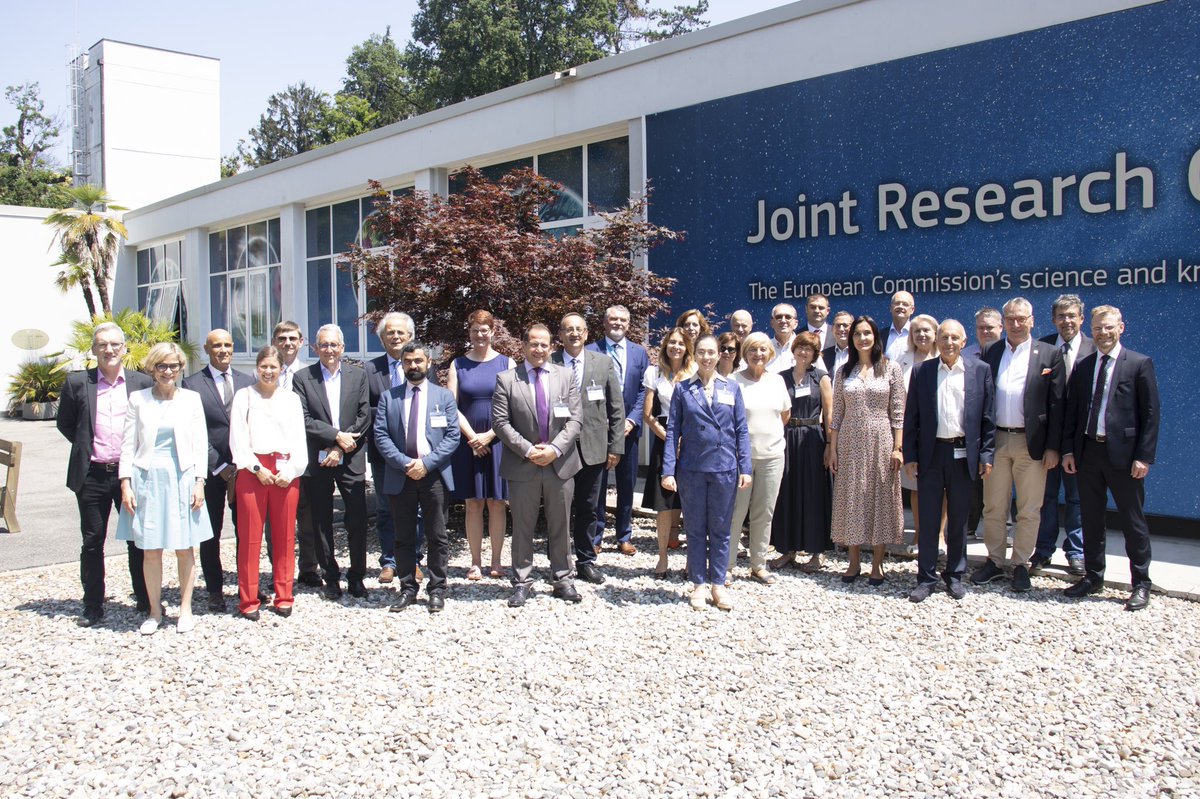 stephen_quest's tweet photo. Very happy to welcome the JRC’s Board of Governors to our @EU_ScienceHub site in Ispra for our first in-person meeting in over two years. 

It’s been great to reconnect! 

On the agenda today👇 https://t.co/enCWFjwtcQ