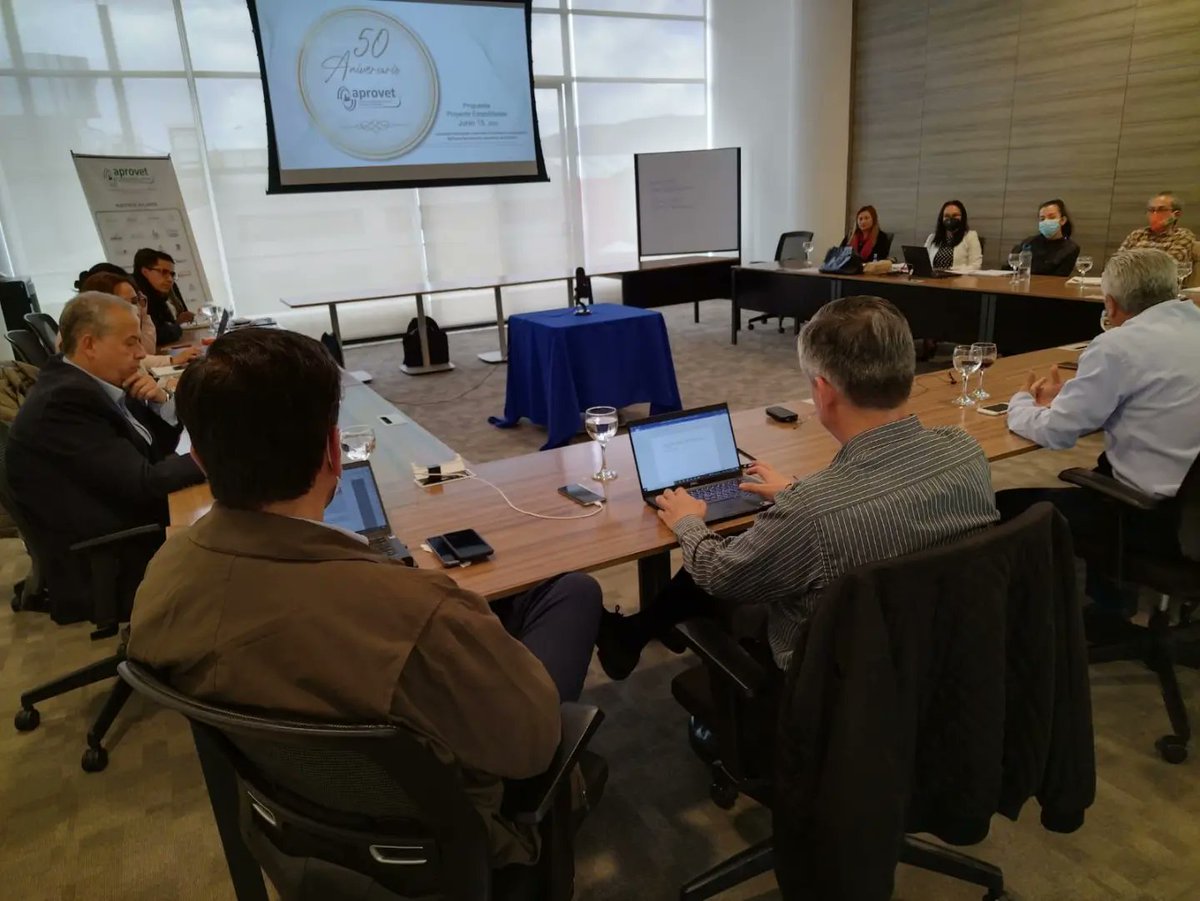 Aprovetco's tweet photo. El día de ayer, en las instalaciones de APROVET, se llevó a cabo la reunión sobre la modificación de la Transitoriedad de Estabilidades, prevista para el 25 de febrero de 2023. 
Para leer la noticia completa dirígete a nuestro facebook , Instagram  https://t.co/o1vYJj4LGo https://t.co/YgUvbcUQHI