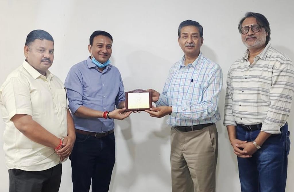 arunkumar1959's tweet photo. Today called on Shri. Bharat Lal Ji IFoS,@Vidurji Secretary Lokpal of India &amp; @SPYadavIFS IFoS ADG MoEF&amp;CC, and thanked them for giving an opportunity to our NGO @aidformankind to work of the Project #Aid_For_Frontline_Forest_Staff https://t.co/klzSoH8gBq
