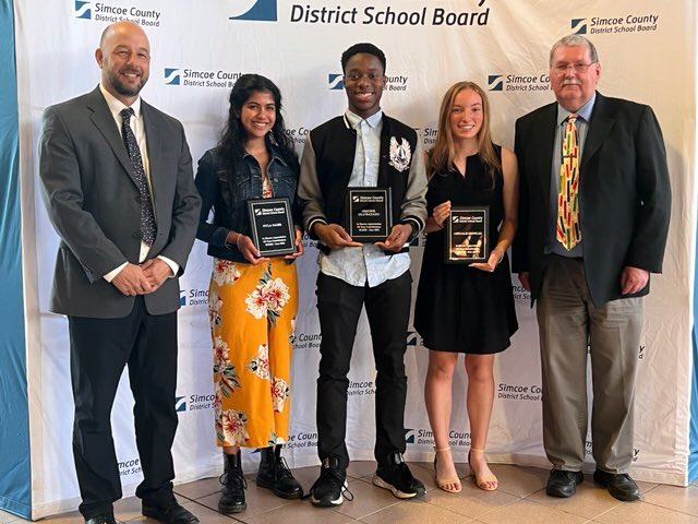 What a great pleasure to work with these 3 Student Trustees as their Trustee Mentor over the last year. Student Trustee Nasir, Goneau and Olawatayo, you make us proud ⁦<a href="/SCDSB_Schools/">Simcoe County District School Board</a>⁩