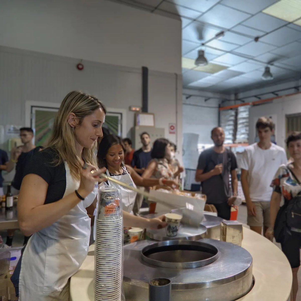 El dimarts 14 de juny va tenir lloc una visita guiada molt completa a l'obrador d’orxata <a href="/monorxata/">Món Orxata</a> d’Alboraia, organitzada per l'<a href="/spnlbondia/">SPNL UPV</a> de la <a href="/UPV/">Universitat Politècnica de València</a>, a la qual van assistir 45 persones, però que havia suscitat un enorme interès, ja que s’hi havien inscrit vora 200 persones.