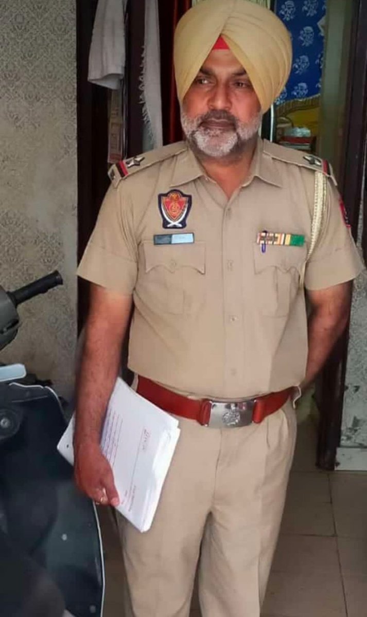 jagdeep_bhathal's tweet photo. ਬਹੁਤ ਹੀ ਦੁੱਖ ਦੀ ਖ਼ਬਰ ਹੈ ASI ਜਿੰਦਰ ਰਾਮ ਜੀ ਬੇਵਕਤ ਇਸ ਸੰਸਾਰ ਨੂੰ ਛੱਡ ਗਏ ਇਕ ਝੂਠੇ ਆਰੋਪ ਦੇ ਚੱਲਦਿਆਂ ਓਹਨਾਂ ਨੇ ਖੁਦਕੁਸ਼ੀ ਕੀਤੀ ਇਹ ਦੱਸਿਆ ਜਾ ਰਿਹਾ ਮੈਂ ਜਗਦੀਪ ਸਿੰਘ ਭੱਠਲ Retd DSP ਜਿੰਦਰ ਜੀ ਨੂੰ ਚੰਗੀ ਤਰ੍ਹਾਂ ਜਾਣਦਾ ਉਹ ਬਹੁਤ ਇਮਾਨਦਾਰ ਅਫਸਰ ਸਨ @BhagwantMann ਜੀ ਨੂੰ ਬੇਨਤੀ ਹੈ ਇੱਸ ਦੀ ਉੱਚ ਪੱਧਰੀ ਜਾਂਚ ਕੀਤੀ ਜਾਵੇ। https://t.co/VQYyRXV0K3
