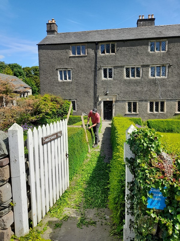 swarthmoorhall's tweet photo. We are making the most of the beautiful weather in the gardens at Swarthmoor Hall today #heritagegarden #cumbria #swarthmoorhall https://t.co/o40bxKZj3a