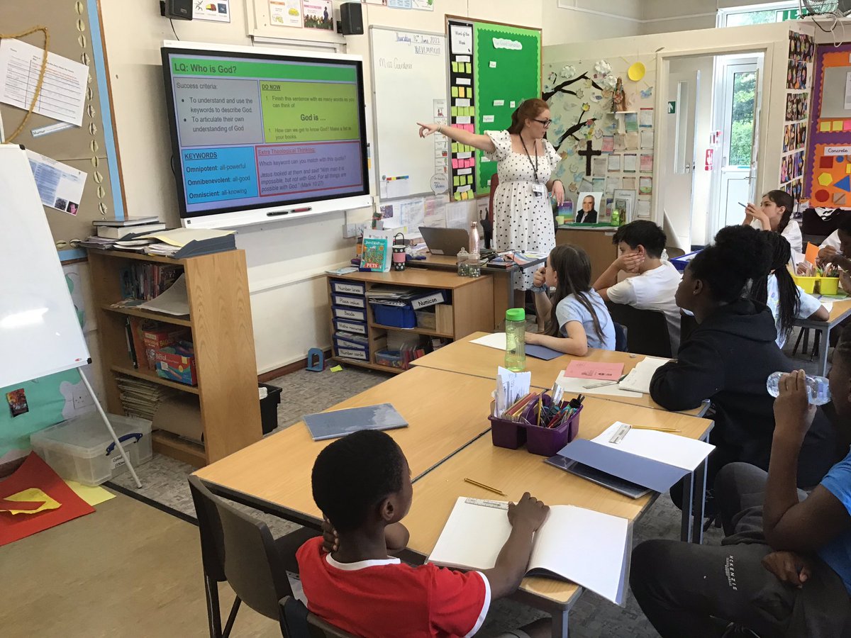 AnnunciationHA8's tweet photo. Year 6’s RE lessons are being taught by @stjameschbarnet this afternoon #RE #Transitionlesson https://t.co/RJEDVKKjpJ