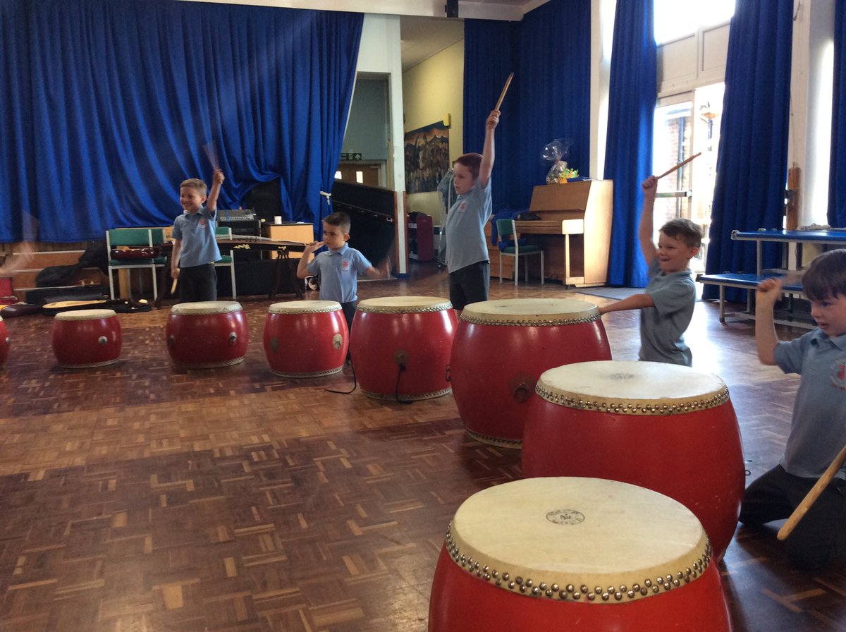 AppleySaintsCE's tweet photo. #ABASY1 throughly enjoyed their Chinese Music Workshop by Rick @MoreMusic1 for the build up to #WorldMusicDay! The children saw lots of chinese instruments and loved playing on chinese drums. Thankyou to @FriendsPrimary for funding this super experience!
#ABASgeo #ABABmus https://t.co/PNe2xSTJWv