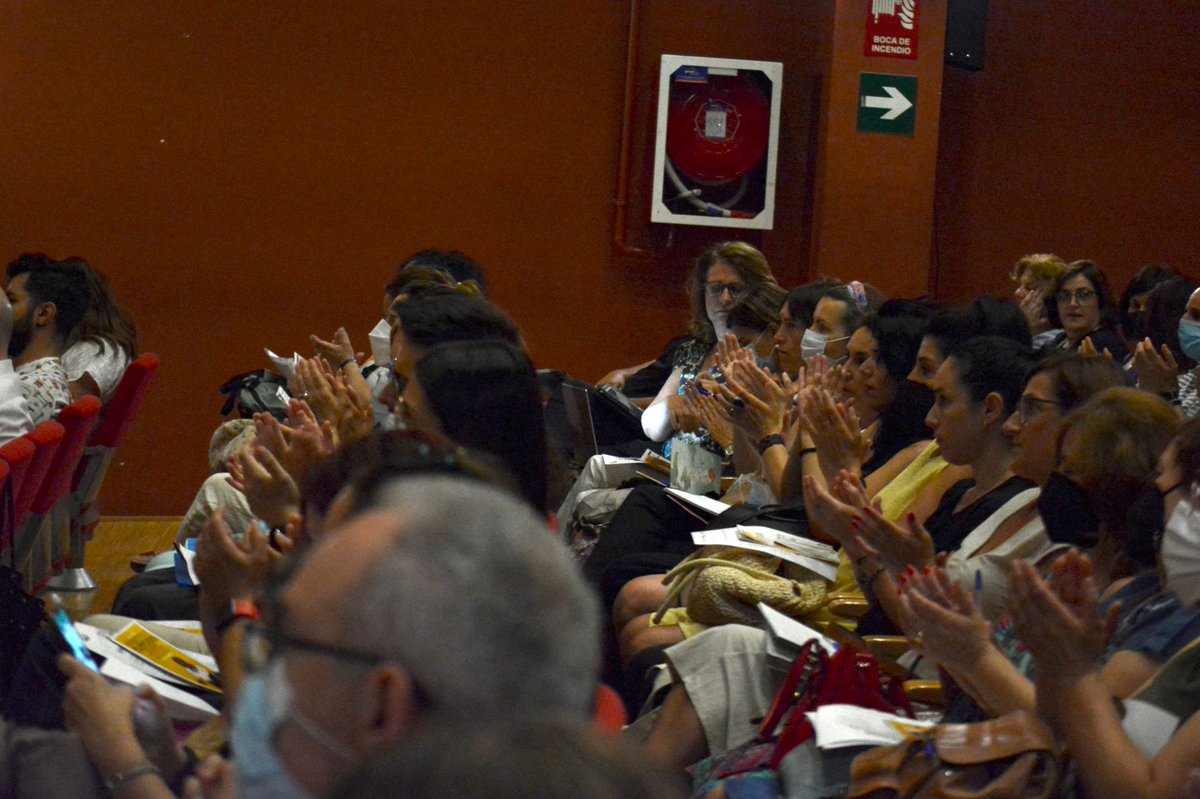 AlcorconSSocia1's tweet photo. Muy satisfechos de la acogida y el desarrollo de la I Jornada en #Alcorcón sobre el Abuso  Sexual Infantil. 300 inscritos, 13 ponentes . Una visión multidisciplinar e interinstitucional con el claro objetivo de proteger a la infancia. Gracias @natadeandres por tu compromiso!!! https://t.co/miz3wg6XVg