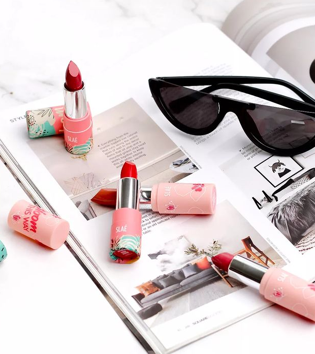 slaecosmetics's tweet photo. Give a woman the right lipstick and she can conquer the world 💄
📲 https://t.co/satSGWyNTU
-------------
#SlaeCosmetic
#SlaeCosmetics #MakeupMalaysia #FYP https://t.co/uN2Lt640Op