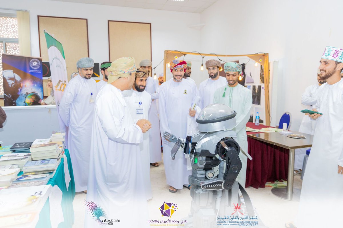 EIC_UTAS's tweet photo. اختتم أمس الأربعاء الموافق ١٥ من يونيو ٢٠٢٢ فعالية #السوق_الريادي و #معرض_الشركات الطلابية في ملتقى الأندية والجماعات الطلابية بزيارة رئيس #جامعة_التقنية_والعلوم_التطبيقية الدكتور سعيد بن حمد الربيعي. 

#لعودة_الحياة_رونقها 
@EIC_UTAS 
@hct_Tawasul 
@utas_oman https://t.co/yrHzLSCuW4