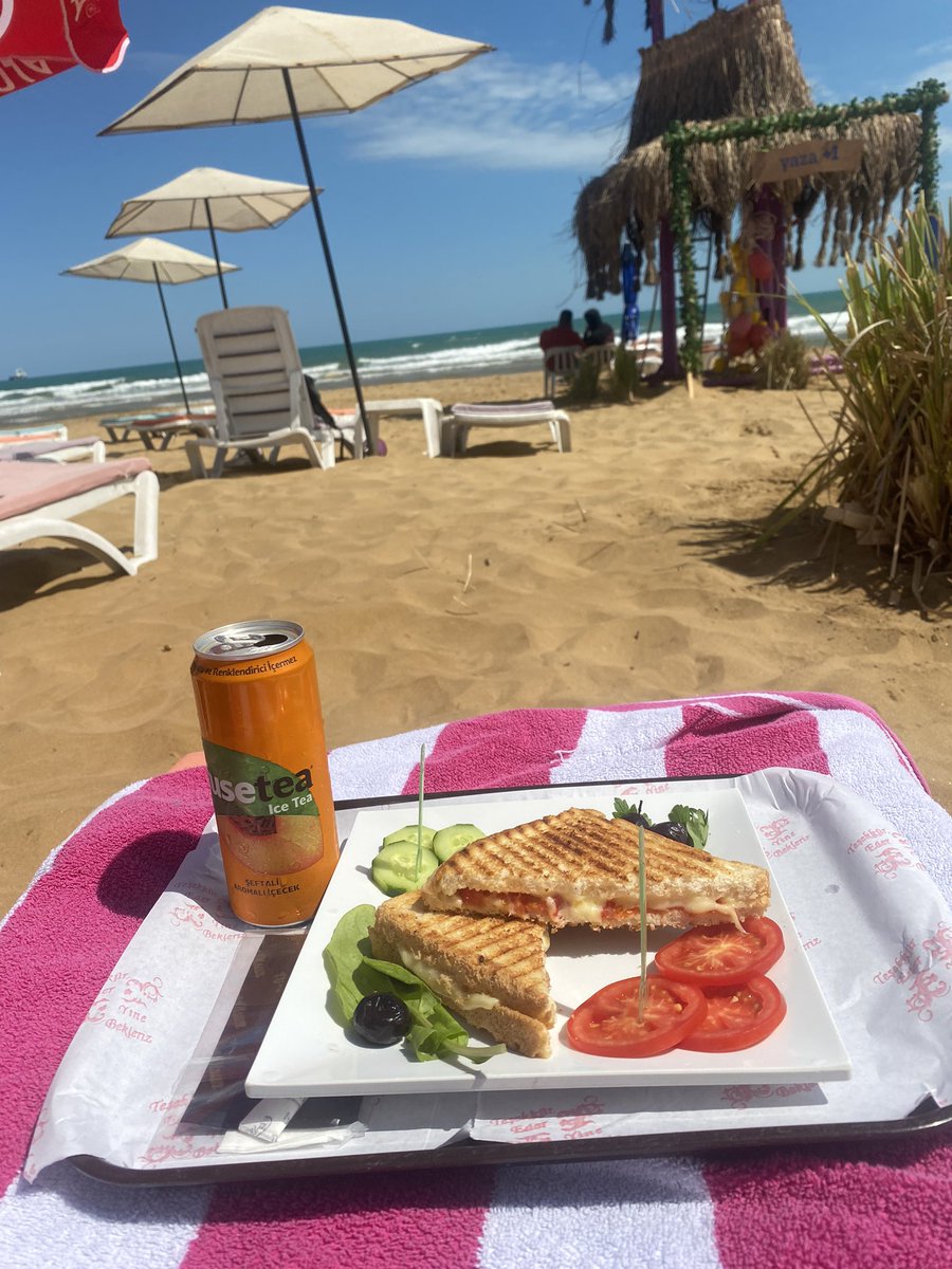 Map_Addict's tweet photo. Day at the beach supervising my year group #ohgoon https://t.co/iSxd77Vvi2