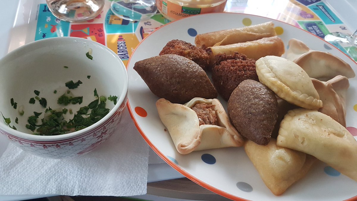 democratesocial's tweet photo. @LaetitiaAvia @_EvaSas un falafel? https://t.co/D8iwMKqkq8