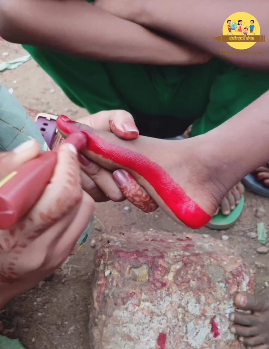 Aapkahrudananda's tweet photo. This year we @shiksha_alok Family celebrated Raja festival with the slum children's at our Shiksha Alok Kendra, Bhubaneswar. As we had promised to celebrate all festivals with these purest souls.  Along with academic, skill development also celebrating each festivals with the ✨ https://t.co/GInv95ATYk