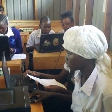 WingRescue's tweet image. Let&apos;s  all make at least little effort to transform community. Indeed an honour to see Rescue Wing lab continue to grow students number in digital skills and make impact ,grace to our donor Connection Ubuntu for huge support. #SDG #ConnectionUbuntu