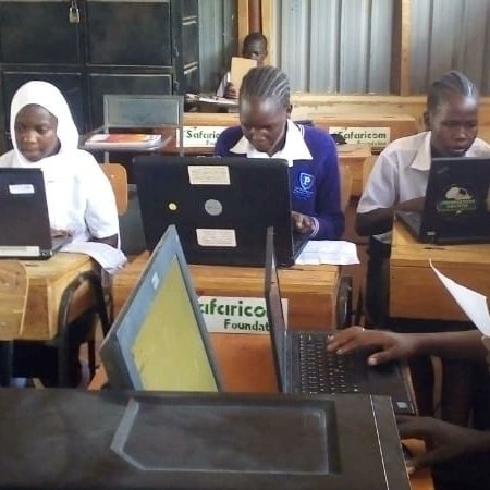 WingRescue's tweet image. Let&apos;s  all make at least little effort to transform community. Indeed an honour to see Rescue Wing lab continue to grow students number in digital skills and make impact ,grace to our donor Connection Ubuntu for huge support. #SDG #ConnectionUbuntu