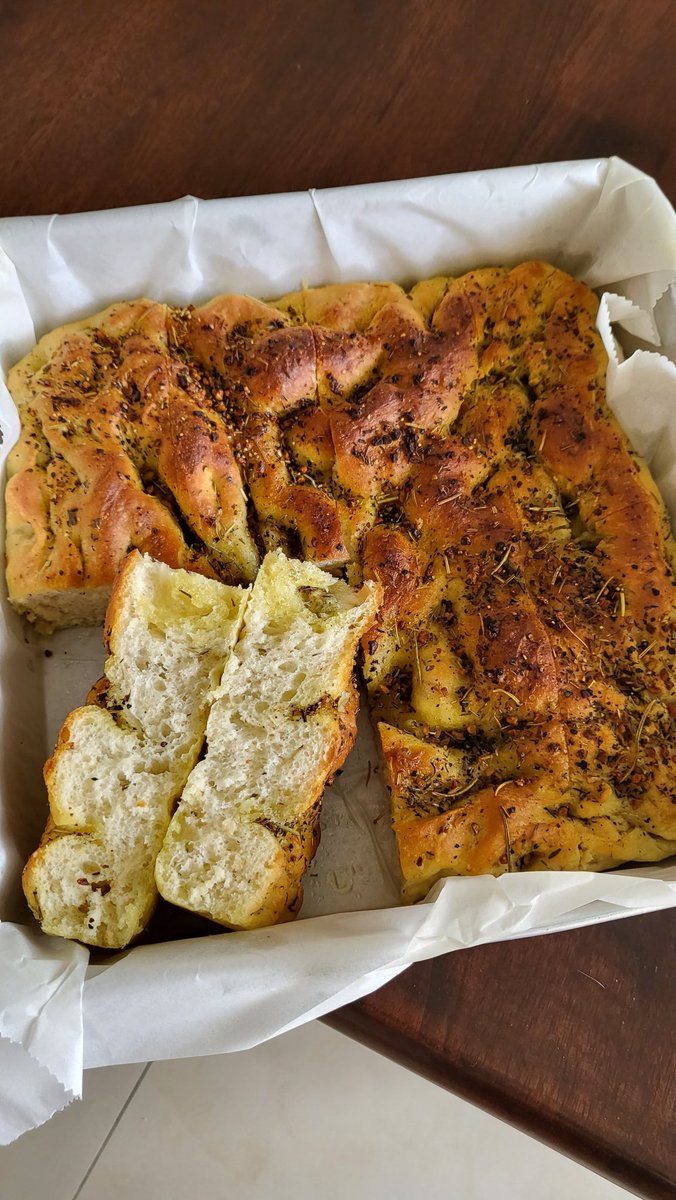 crumbsprinkles's tweet photo. Here’s the deal.

All our breads are baked fresh for pick up/delivery Thursdays and Sundays. Commit to a regular order (minimum 1 loaf/week) and save*! 

Sourdough ~750g loaf/RM20 (*RM18)

Focaccia Fortnights
>Garlic-Herb RM25 (*2 for RM45) 
>Green olive &amp; sun-dried tomato +RM2 https://t.co/dmSDkt74uh