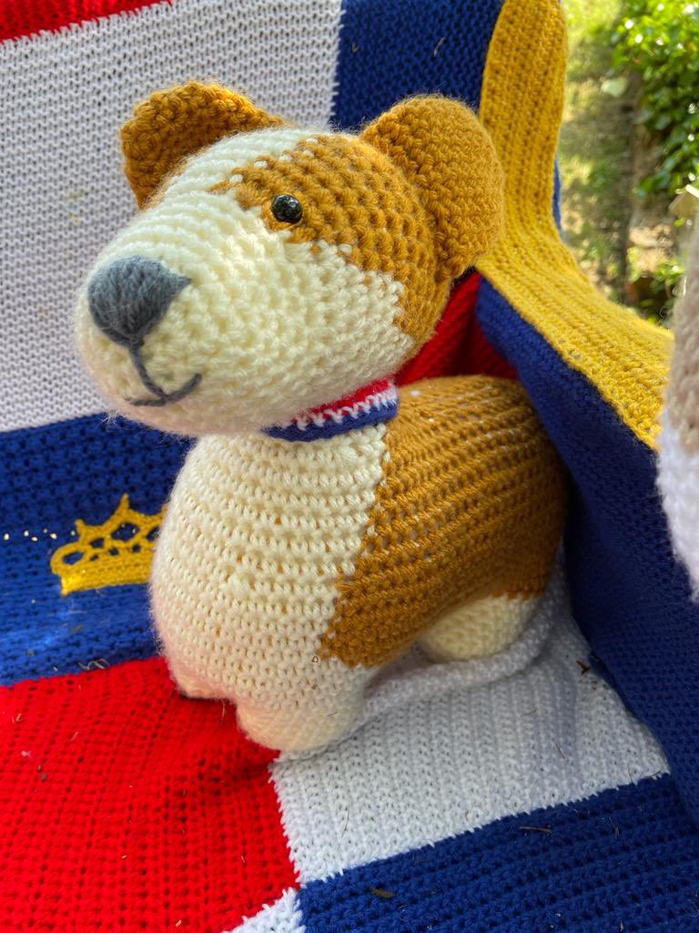 YarnBomber100's tweet photo. #PlatinumJubilee Yarnbomb

CORGIS FOR AUCTION 

Follow this link for auction details:

https://t.co/6ufMEsk6O6

All proceeds go to @MudlarksGarden https://t.co/PrY1f9JolM