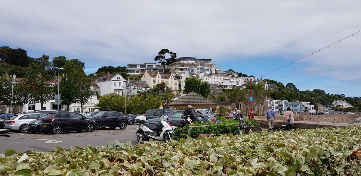 BorderlandCally's tweet photo. 3 years ago today I was in #JerseyCI I came over to do a memory walk for a lovely friend @Noslop
Along with @Loonybean & @Minibeanjsy we walked from St H to Corbiere & back.. good day, great memories esp the infamous seagull. My last time over too βΉοΈ
#CharlesPolsonMemoryWalk https://t.co/mTbGXC3d8U