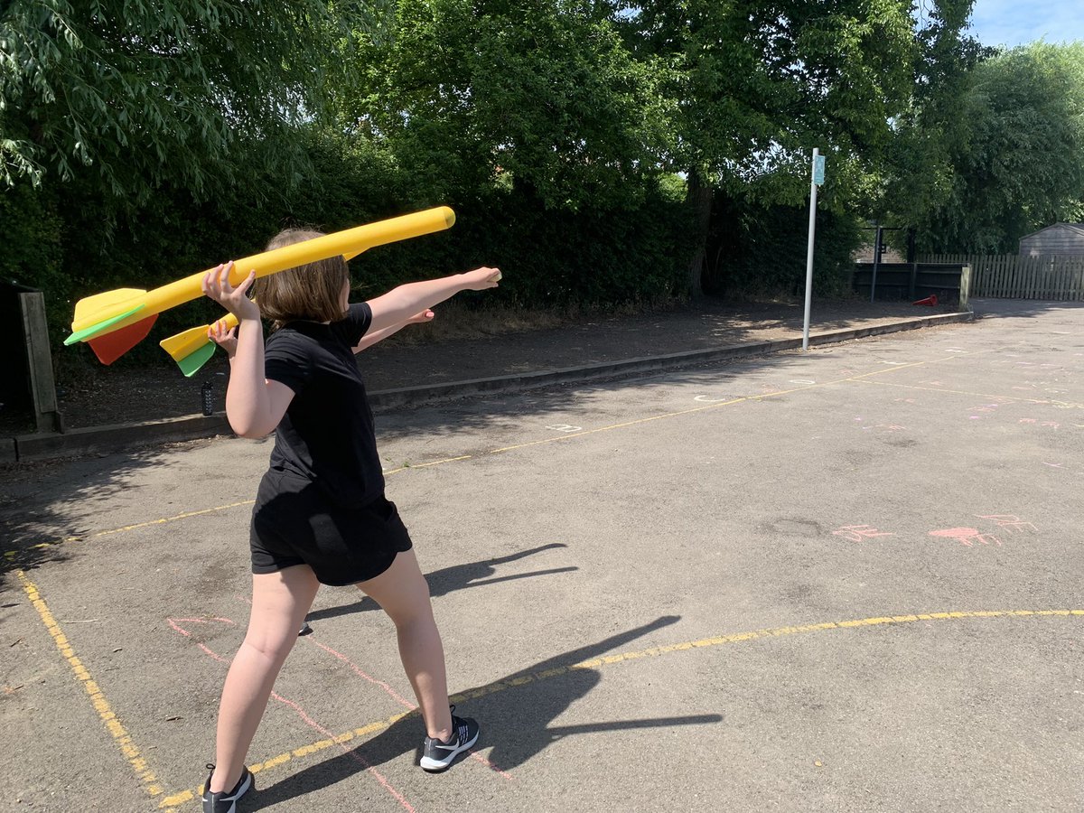 Year5Chalgrove's tweet photo. Enjoying some Javelin practice in the sunshine! ☀️☀️☀️ @ChalgroveSchool https://t.co/ihQmGT9A7k