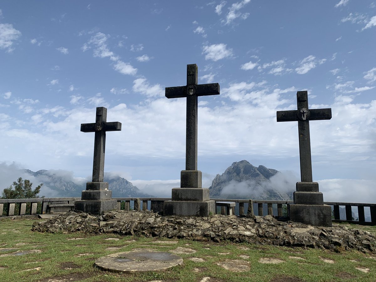 CronicoViajero's tweet photo. No voy a decir nada que no sepáis, pero es que el País Vasco es espectacular. Una costa exuberante, castillos, montañas, gastronomía…la cantidad de atractivos que aglutina en su territorio es tan diversa como fascinante. 🏰🌅🍷 #VisitEuskadi #BasqueRoute @i_Euskadi https://t.co/vJpgwhcJQI
