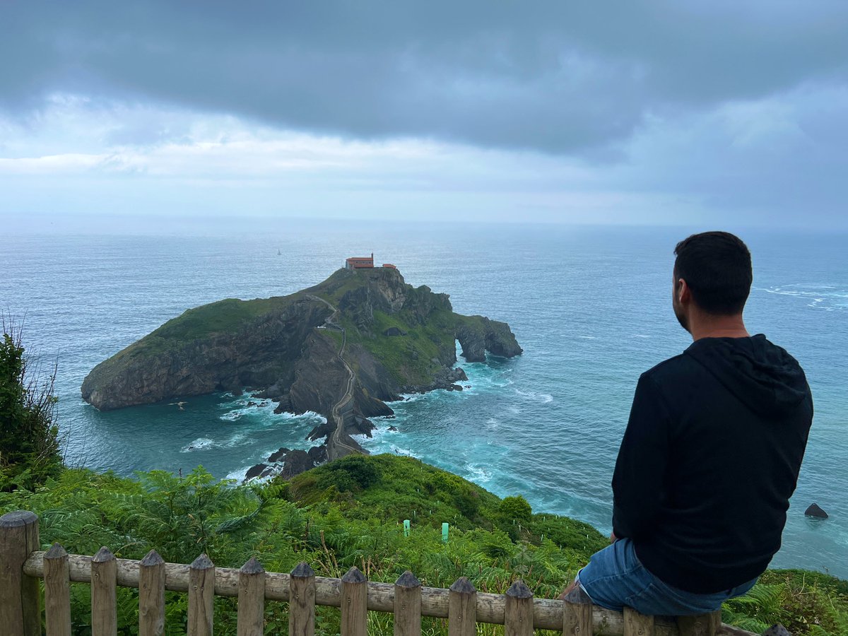 CronicoViajero's tweet photo. No voy a decir nada que no sepáis, pero es que el País Vasco es espectacular. Una costa exuberante, castillos, montañas, gastronomía…la cantidad de atractivos que aglutina en su territorio es tan diversa como fascinante. 🏰🌅🍷 #VisitEuskadi #BasqueRoute @i_Euskadi https://t.co/vJpgwhcJQI