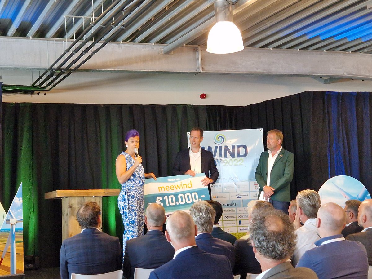 ArjenUytendaal's tweet photo. 500 deelnemers bij #windday . in plaats van een goody bag investeert #AYOP €10.000 in een windmolenpark. #MEEWIND https://t.co/co5tCsj4sE