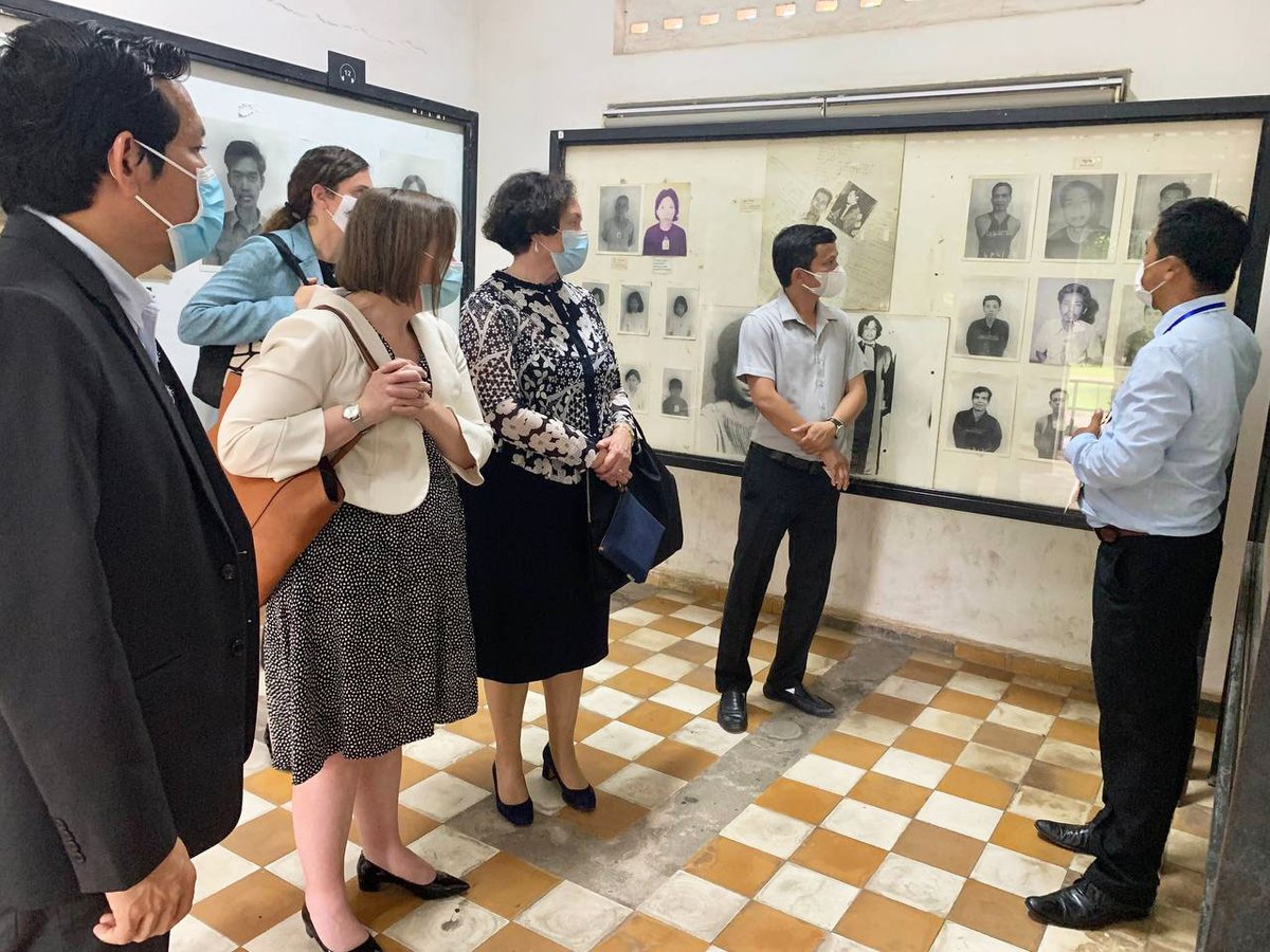 TuolSlengMuseum's tweet photo. June  13, 2022 at 5:30 pm, Her Excellency Kathryn Campbell, Secretary (Head) of the department of Foreign Affairs together with the delegations from Australian Embassy to Cambodia paid a visit to Tuol Sleng Genocide Museum to learn more about Khmer Rouge regime, particularly S-21 https://t.co/oqADcpJDvX