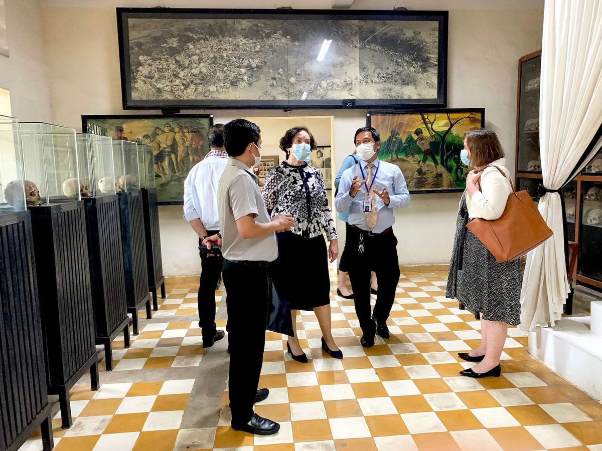 TuolSlengMuseum's tweet photo. June  13, 2022 at 5:30 pm, Her Excellency Kathryn Campbell, Secretary (Head) of the department of Foreign Affairs together with the delegations from Australian Embassy to Cambodia paid a visit to Tuol Sleng Genocide Museum to learn more about Khmer Rouge regime, particularly S-21 https://t.co/oqADcpJDvX